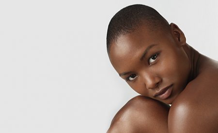 Piel femenina con producto bioderma