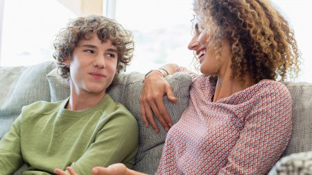 Bioderma_madre e hijo adolescente