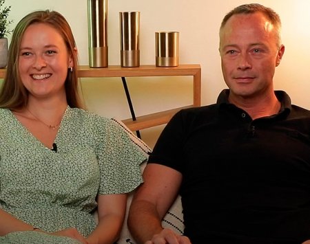 Pareja usando productos bioderma