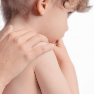 Niños usando producto bioderma