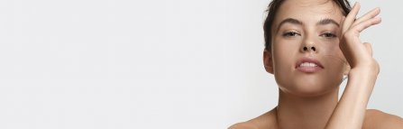 Piel femenina con producto bioderma