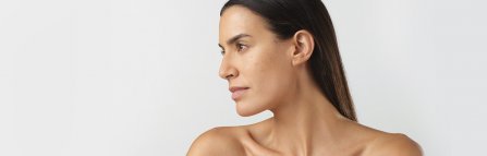 Piel femenina con producto bioderma